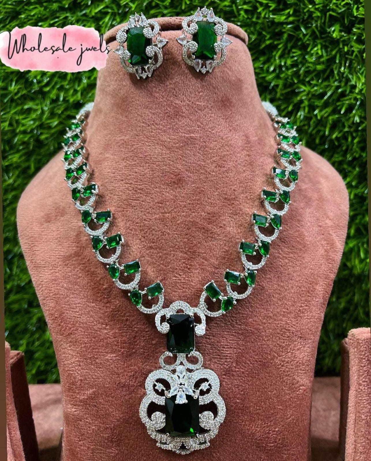 Elegant Green Crystal Necklace and Earring Set – Luxurious Jewelry for Women Perfect for Weddings, Parties, and Special Occasions