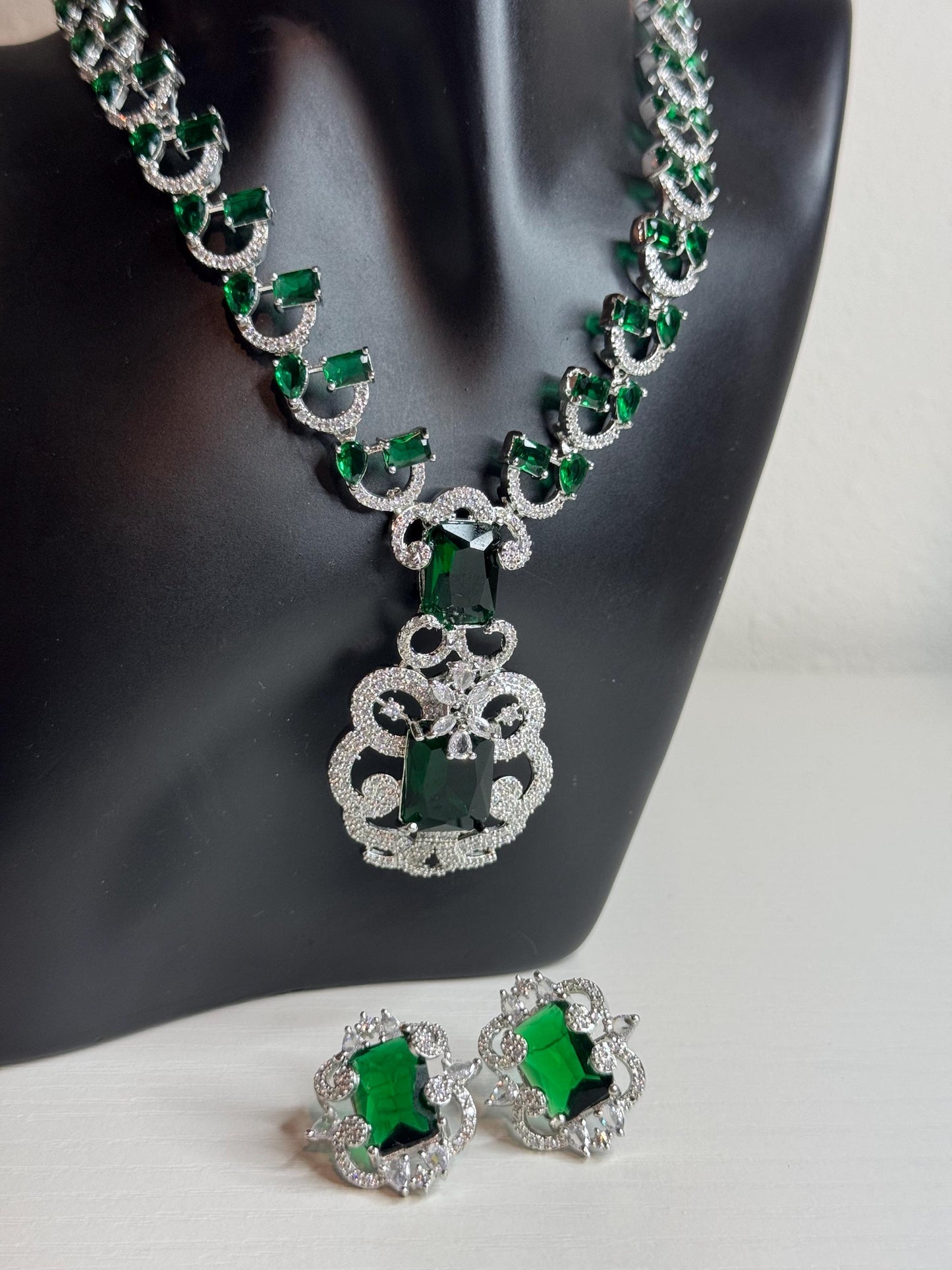 Elegant Green Crystal Necklace and Earring Set – Luxurious Jewelry for Women Perfect for Weddings, Parties, and Special Occasions