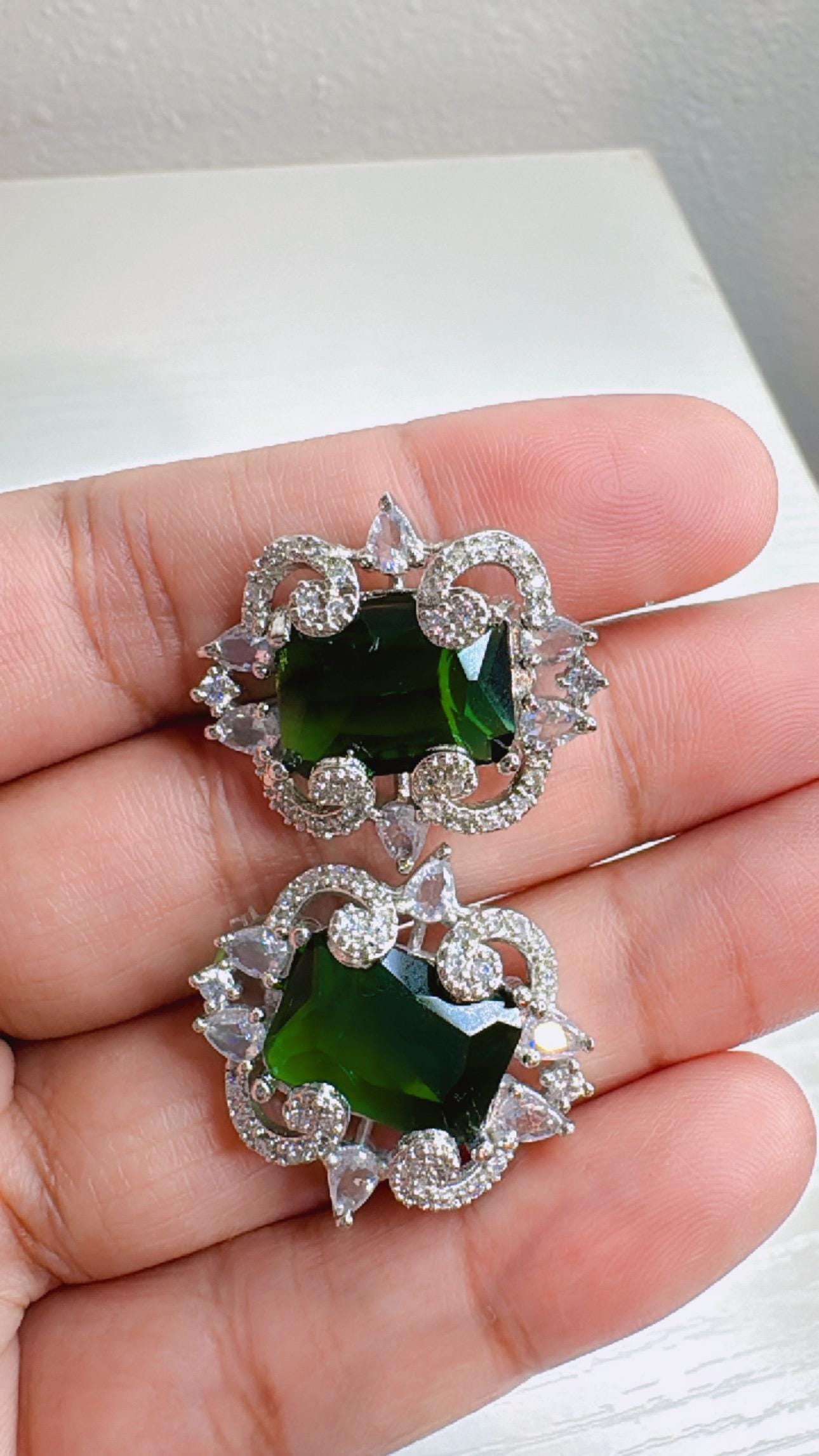 Elegant Green Crystal Necklace and Earring Set – Luxurious Jewelry for Women Perfect for Weddings, Parties, and Special Occasions