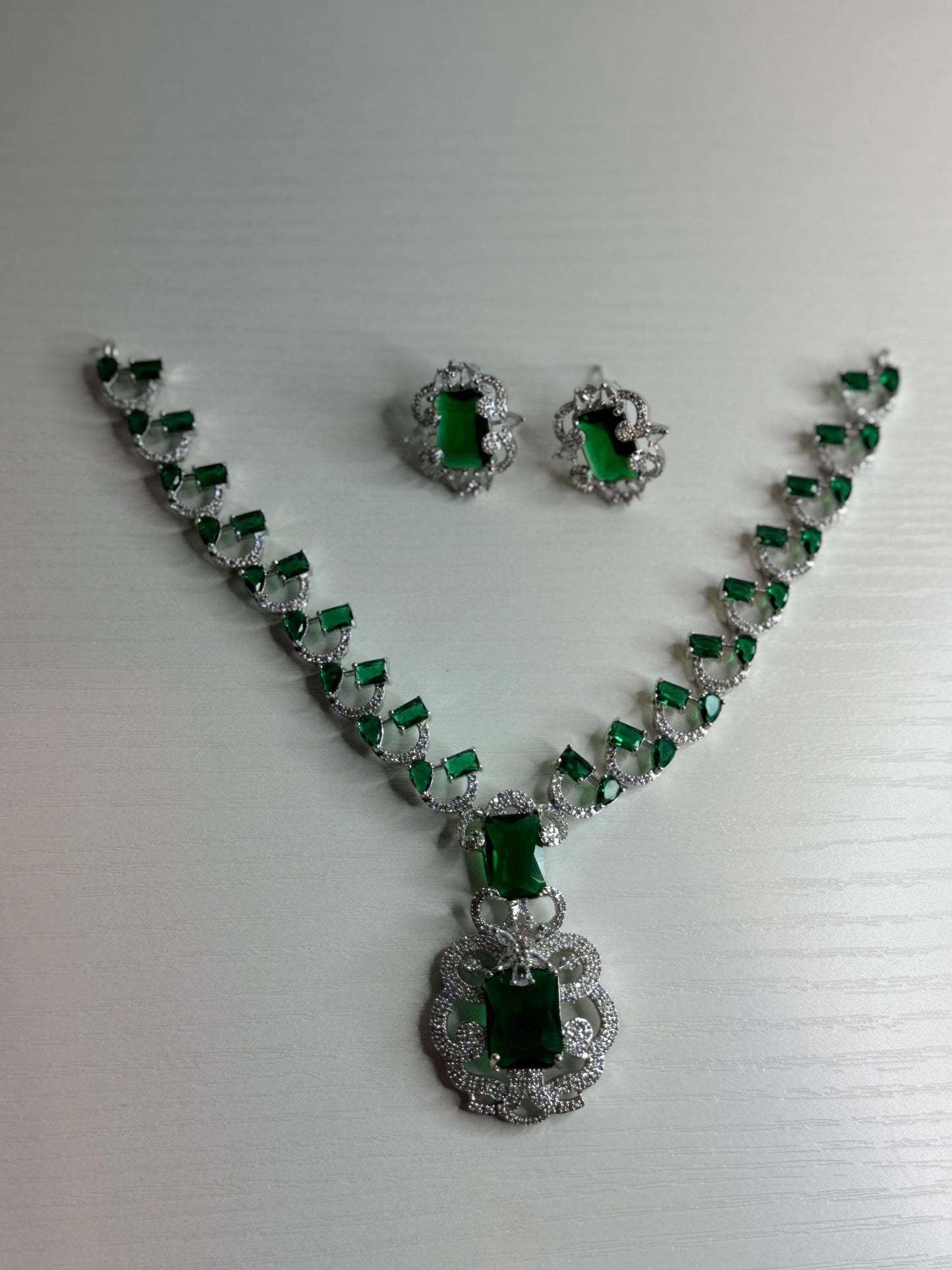 Elegant Green Crystal Necklace and Earring Set – Luxurious Jewelry for Women Perfect for Weddings, Parties, and Special Occasions