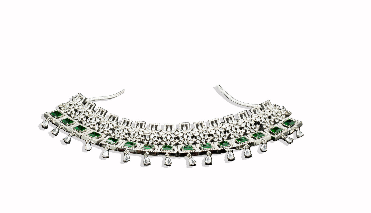 Emerald Elegance: A Regal Jewelry Set